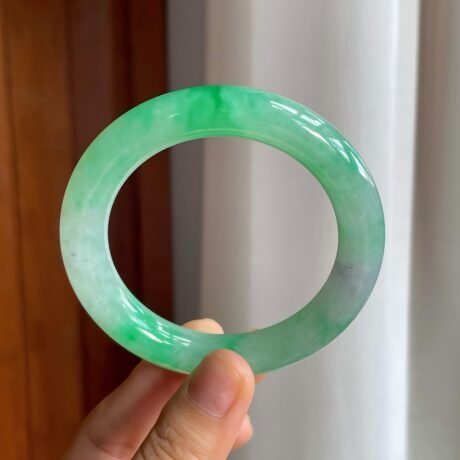 糯冰帶色圓條翡翠手鐲（56mm）