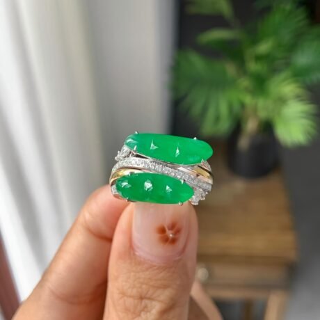 18K金鑽鑲糯冰種滿綠福豆戒指