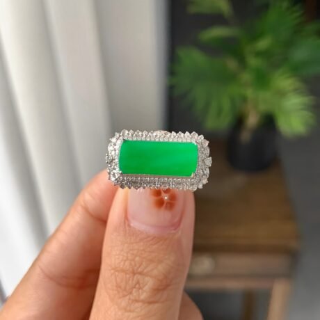 18K金鑽鑲糯冰種陽綠馬鞍戒指